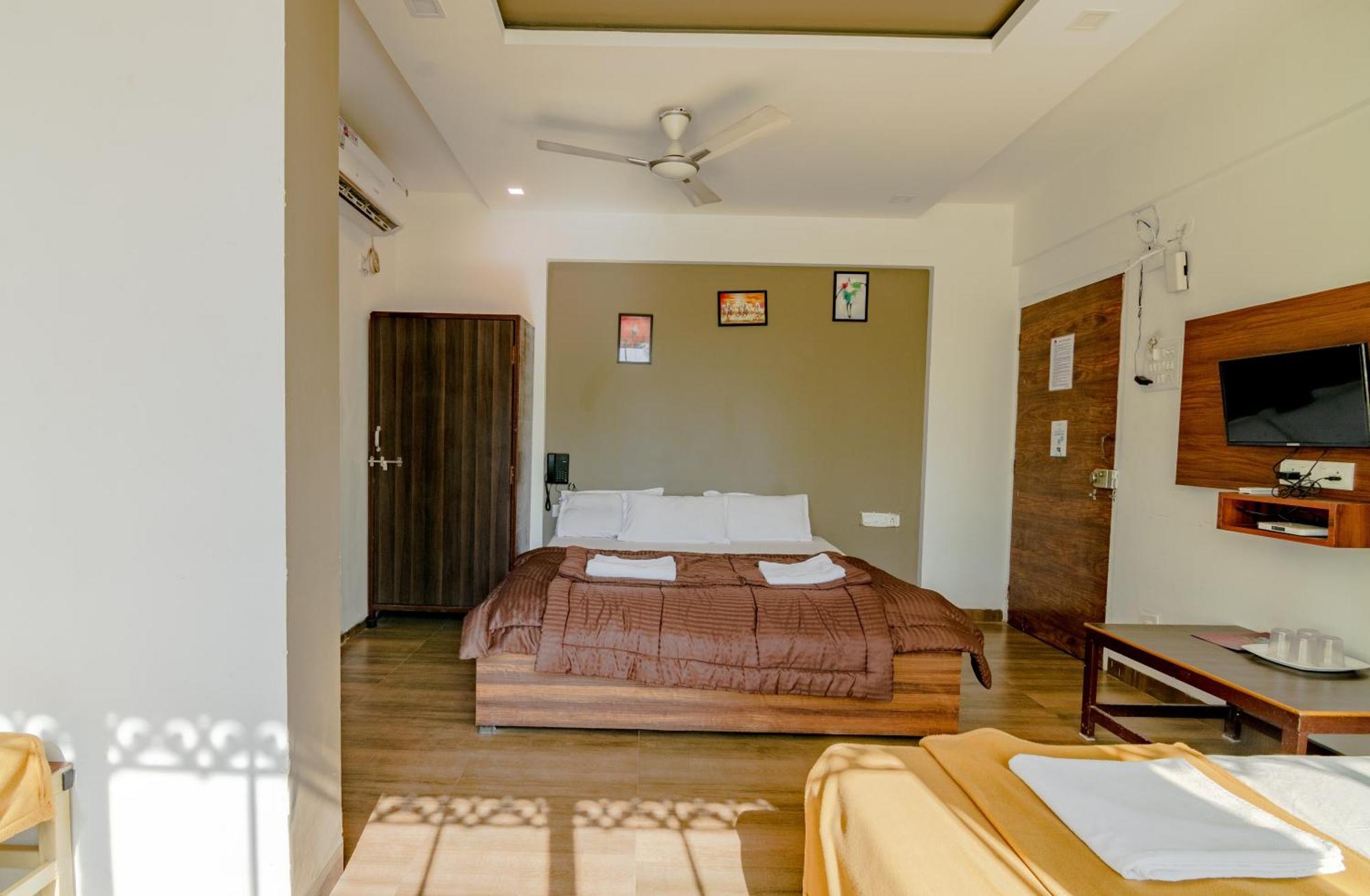 White House Beach Resort, Nagaon Eksteriør bilde
