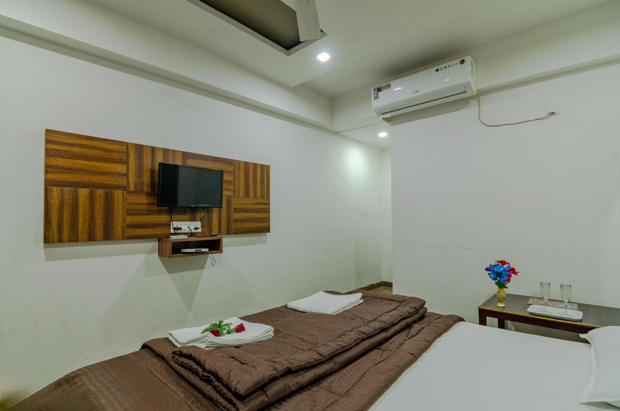 White House Beach Resort, Nagaon Eksteriør bilde