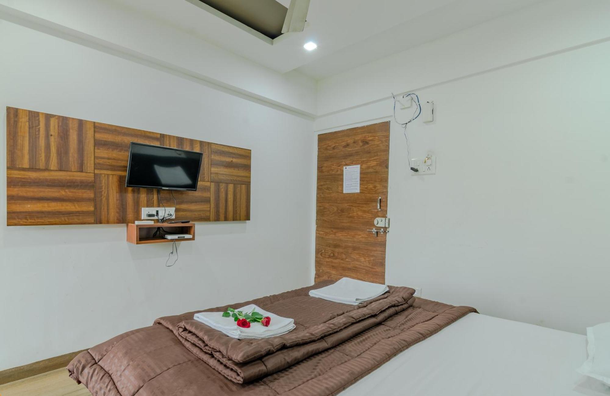 White House Beach Resort, Nagaon Eksteriør bilde