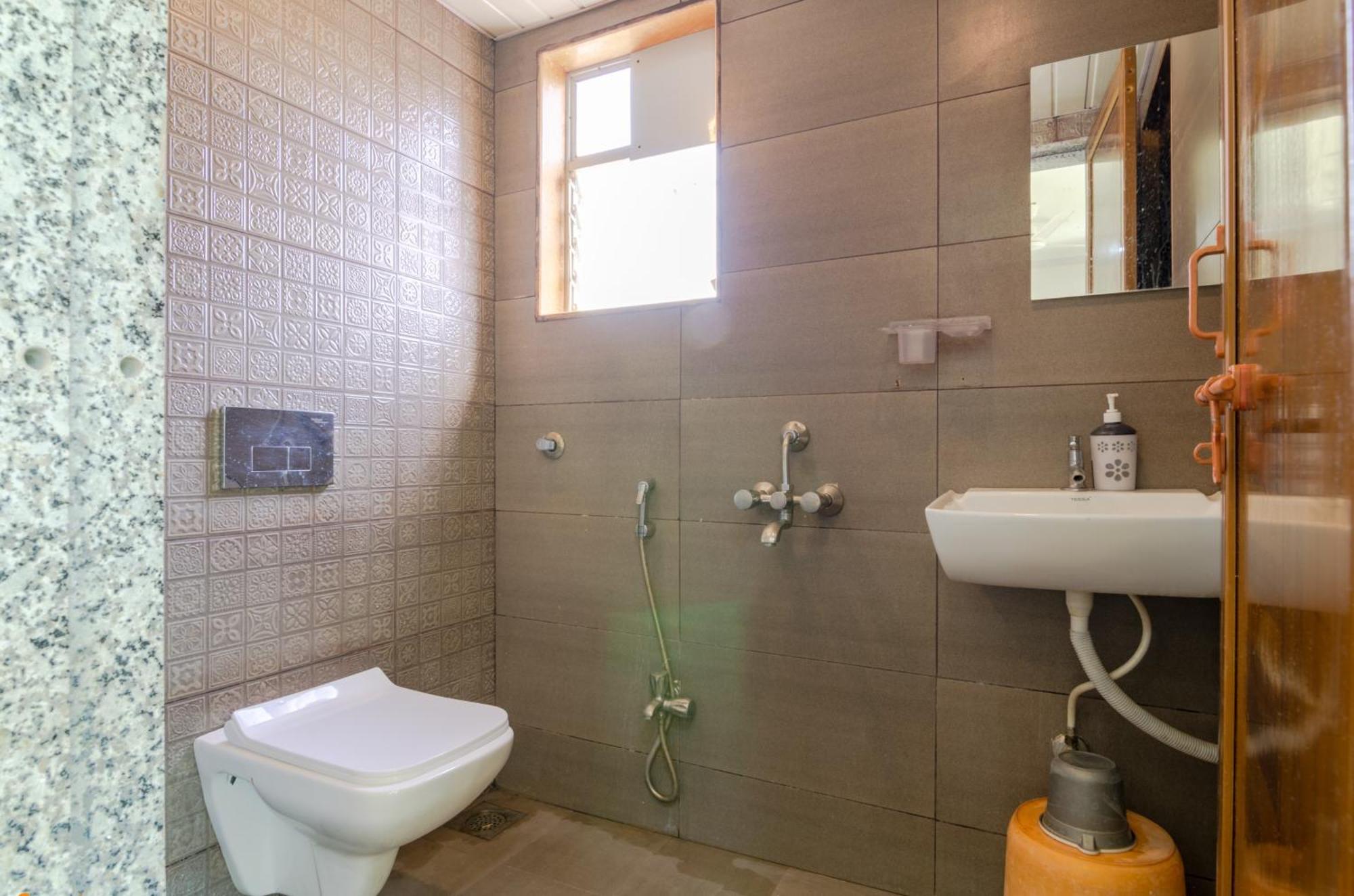 White House Beach Resort, Nagaon Eksteriør bilde