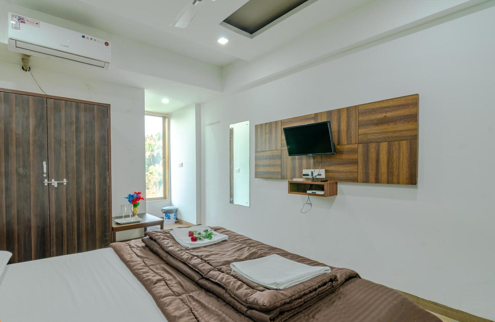 White House Beach Resort, Nagaon Eksteriør bilde