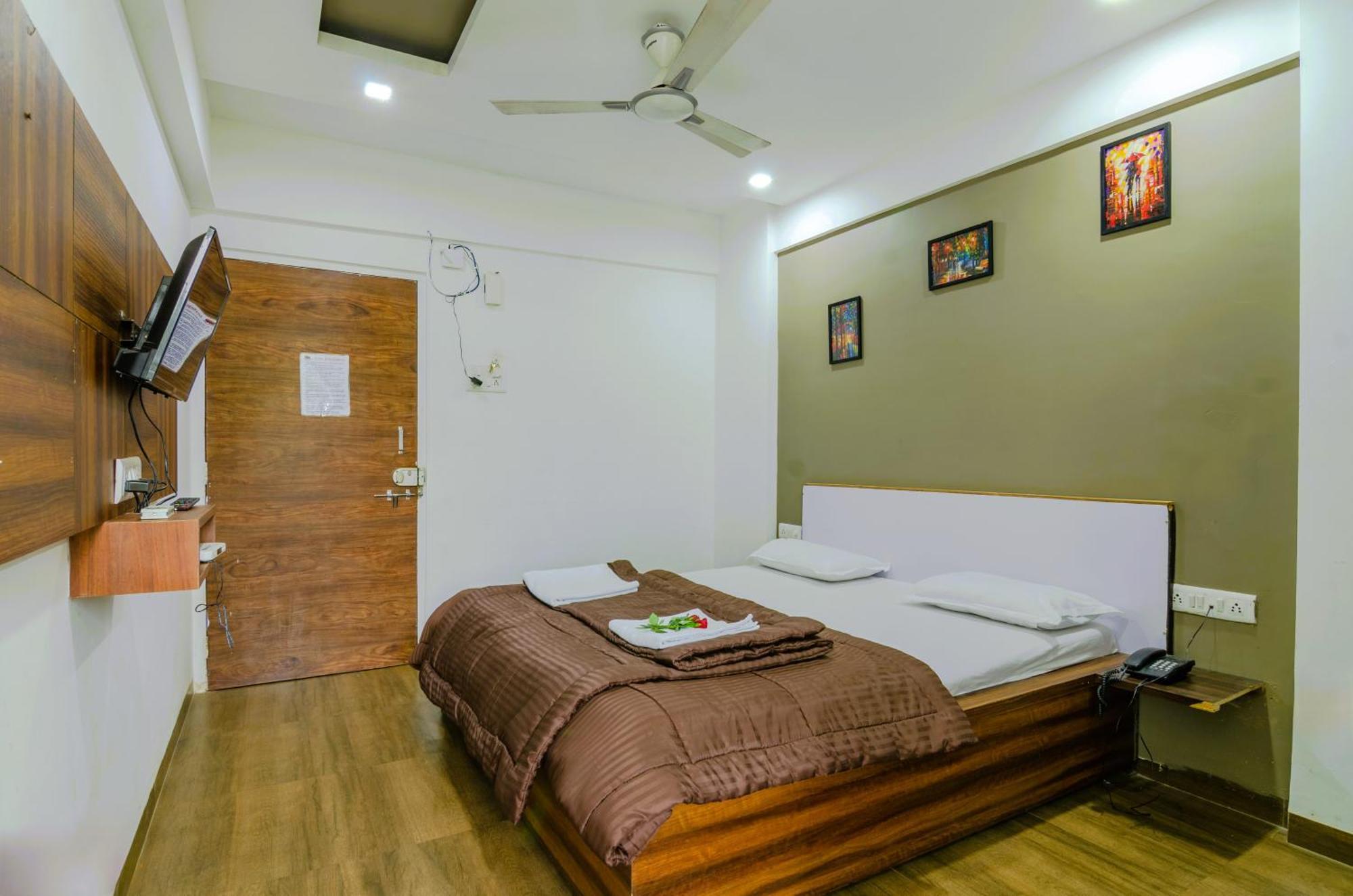 White House Beach Resort, Nagaon Eksteriør bilde