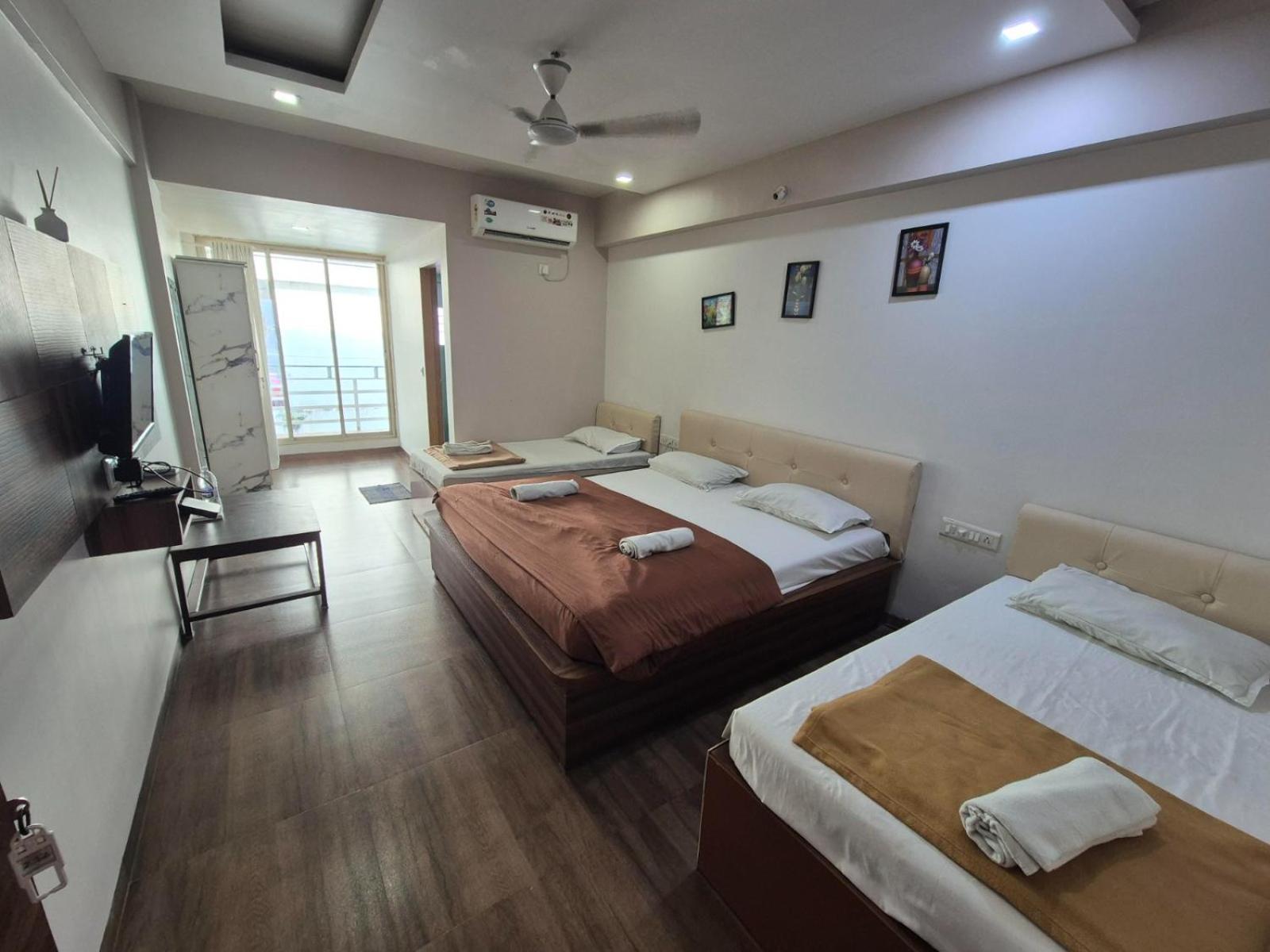 White House Beach Resort, Nagaon Eksteriør bilde