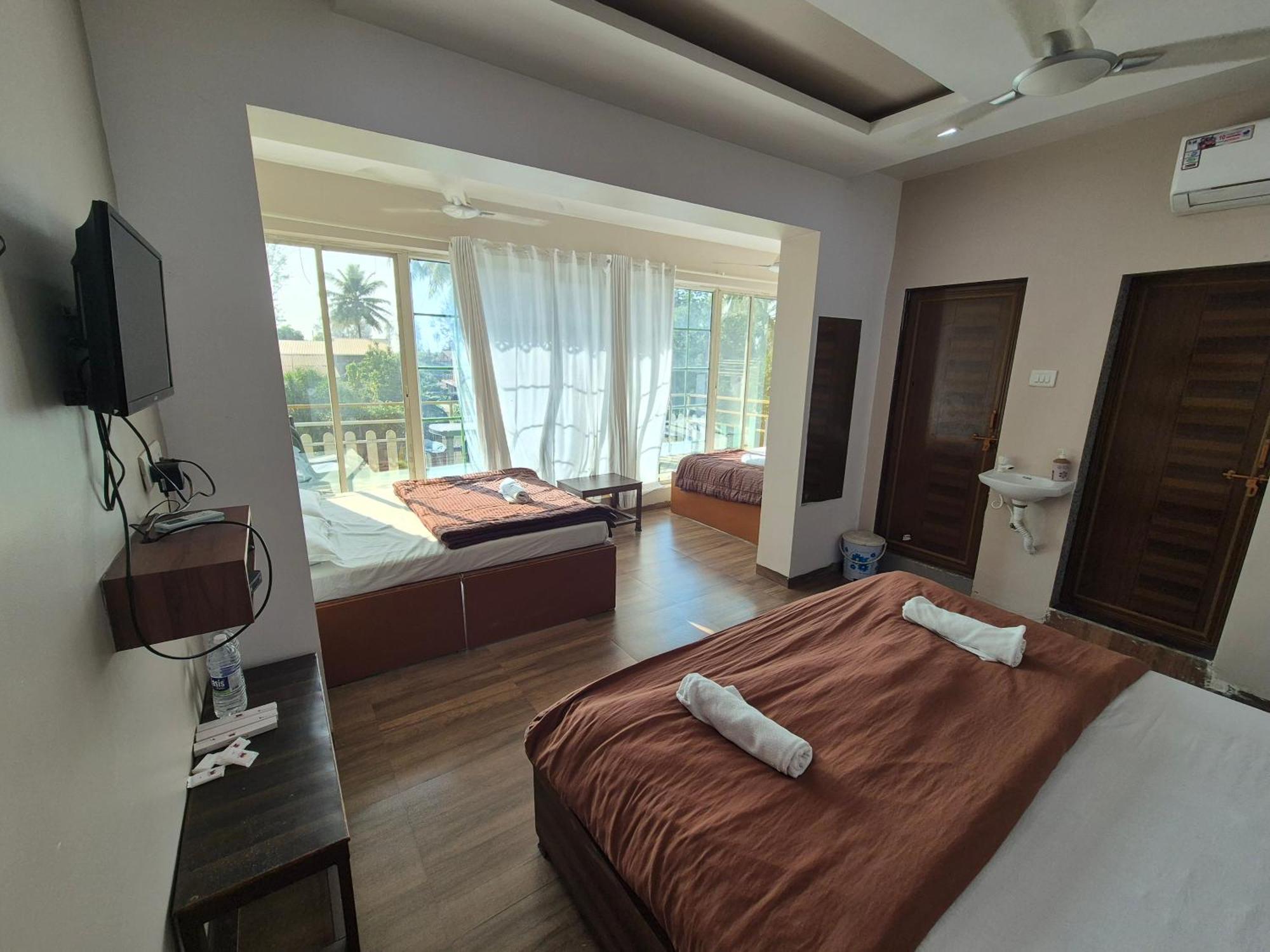 White House Beach Resort, Nagaon Eksteriør bilde