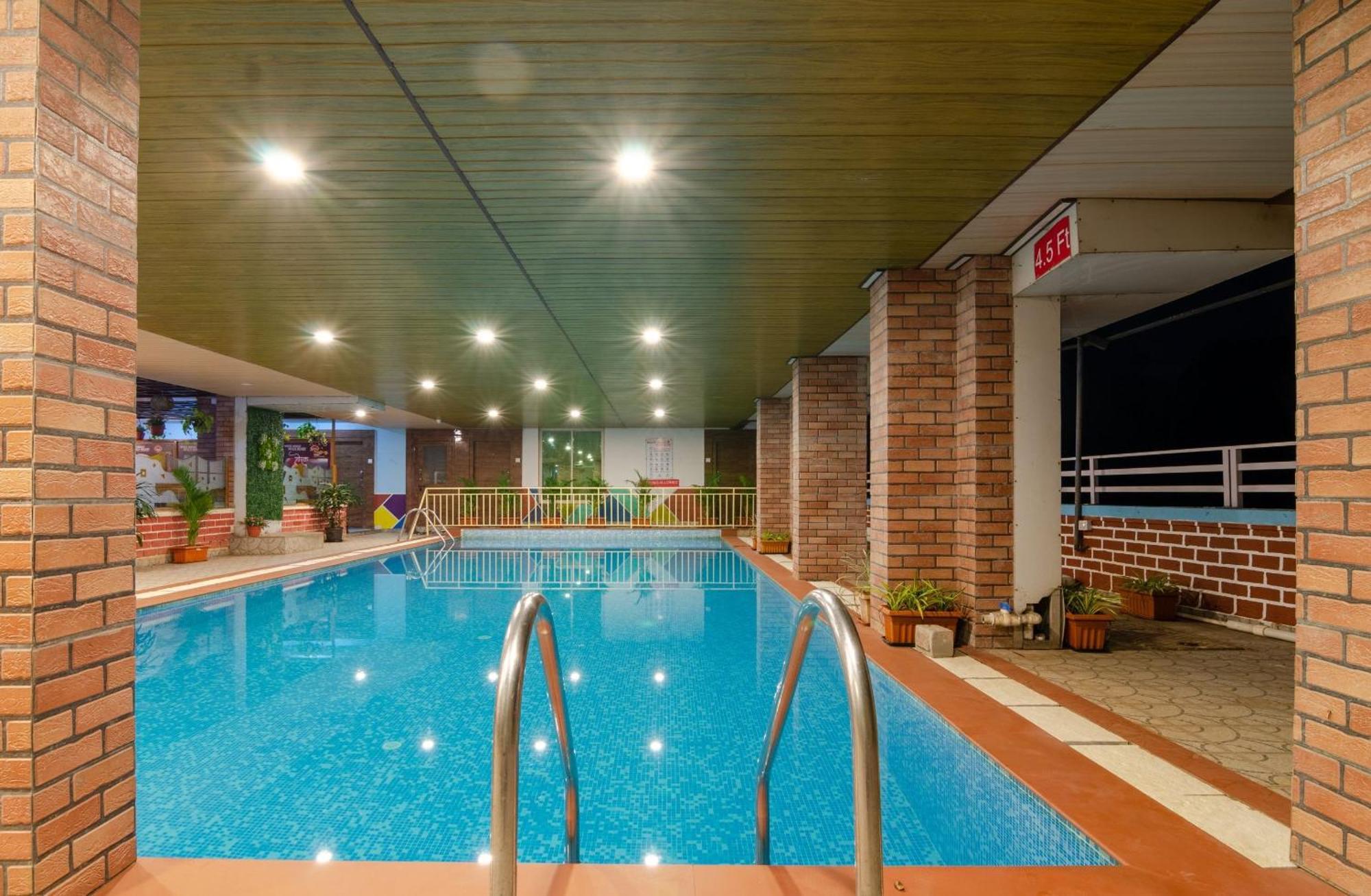 White House Beach Resort, Nagaon Eksteriør bilde